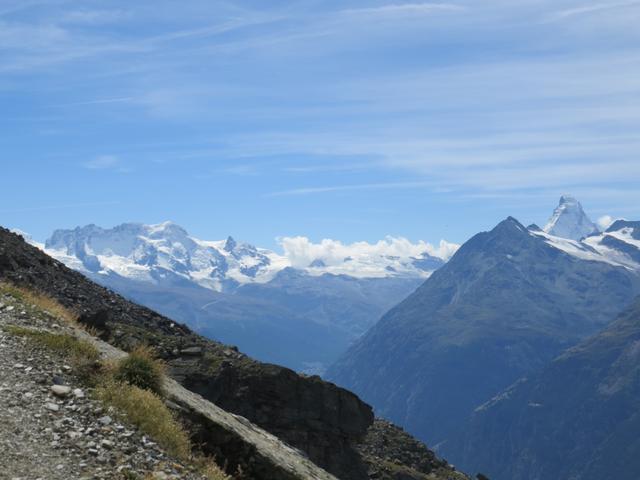 wie eine Perlenkette schön aufgereiht: die Zwillinge Castor und Pollux, danach Breithorn, Klein Matterhorn und das Matterhorn