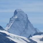 das Matterhorn zeigt sich von seiner Schokoladenseite und ist ab hier, beinahe ständiger Wegbegleiter