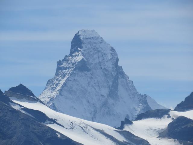 das Matterhorn zeigt sich von seiner Schokoladenseite und ist ab hier, beinahe ständiger Wegbegleiter