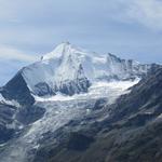 imposant die riesige Pyramide des Weisshorns