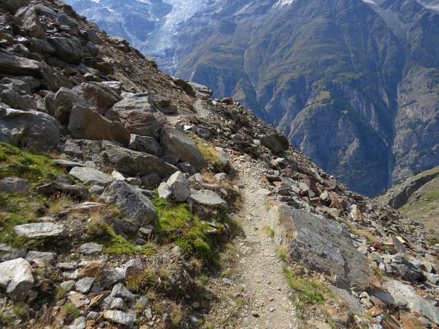 bei Säldgalen 2463 m.ü.M. macht der Bergweg eine grosse Schlaufe