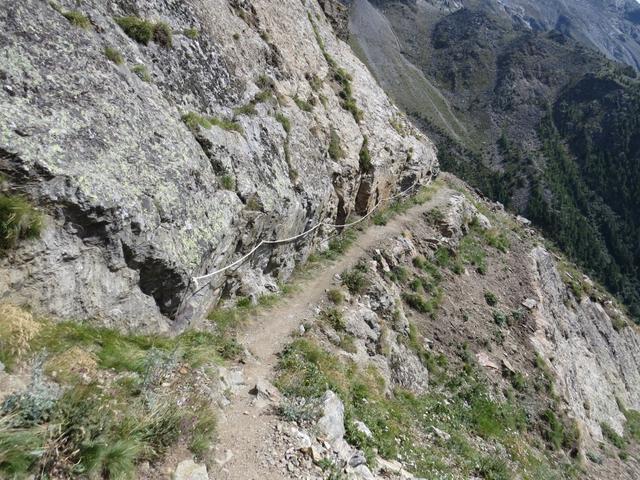 der schmale Bergweg ist nun wieder gesichert