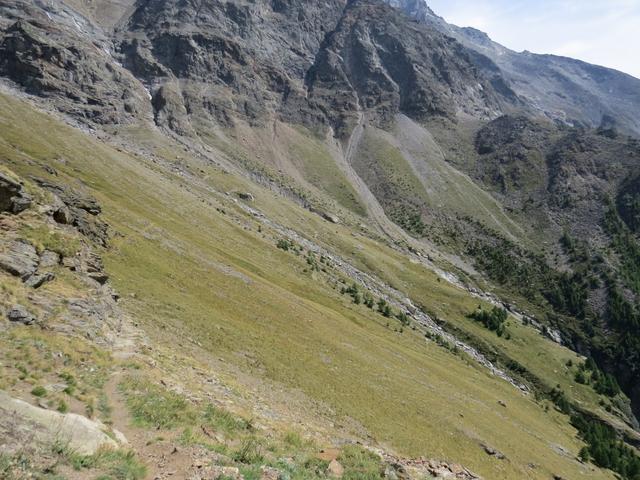 flach geht es danach in den Graben des Hohbergtals