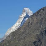 frech schaut das Matterhorn hinter dem Mettelhorn hervor