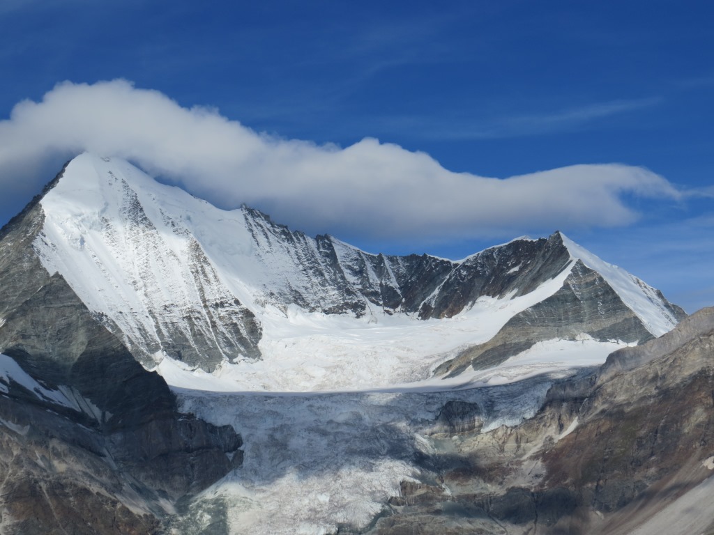 die riesige Pyramide des Weisshorns