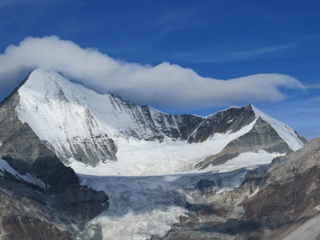 die riesige Pyramide des Weisshorns