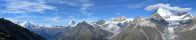 Breitbildfoto. Die Berge türmen sich zum Greifen nah in beeindruckender Mächtigkeit, das die Augen sich kaum losreissen wollen