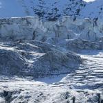 faszinierende Nahblicke bieten sich auf den Séracbruch des Festigletscher