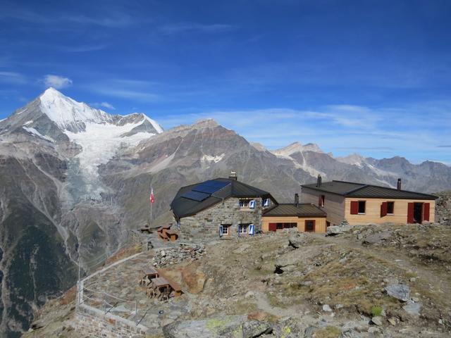 die Domhütte ist ein zentraler Ausgangspunkt von 7 Viertausender und bietet eine traumhafte Bergkulisse für Bergsteiger und Wa