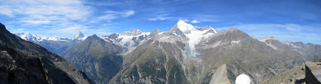 super schönes Breitbildfoto. So sieht das Panorama bei der Domhütte aus