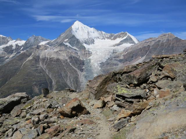 beim Abstieg begleitet uns das Weisshorn