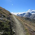 der Weg ist so gut ersichtlich das Markierungen fast unnötig sind. Rechts das Monte Rosa