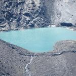 Blick zu einem der Gletscherseen beim Findelgletscher