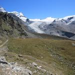 vor uns öffnet sich der hinterste Talkessel. Der Findelgletscher hat sich nach Osten...