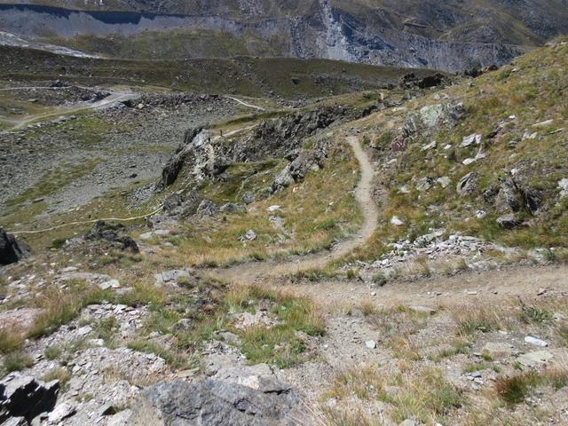 der Weg führt bei Gerber 2675 m.ü.M., geschickt durch einige Fels- und Schrofenzonen