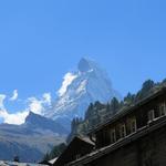 das Matterhorn überragt Zermatt