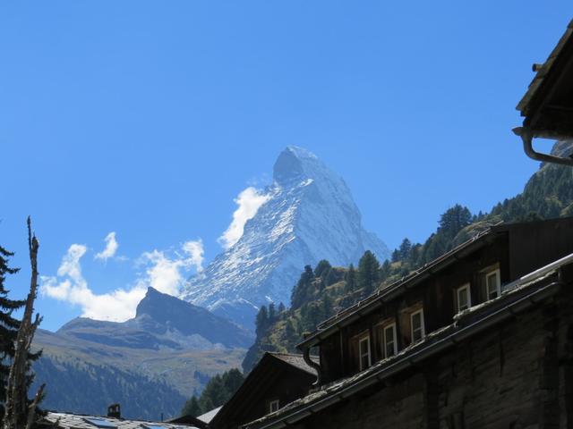 das Matterhorn überragt Zermatt