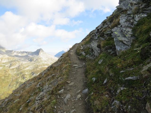 über Serpentinen führt der schmale Bergweg...