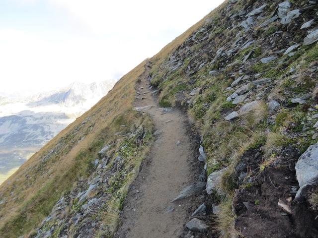 obwohl erst Anfang September, ist der Bergweg schon mit Eis bedeckt und daher rutschig