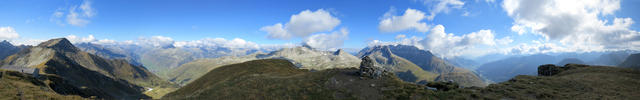 schönes Breitbildfoto, Six Madun/Badus, Rossbodenstock, Urserental, Andermatt, Fellilücke und Surselva