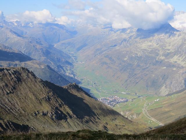 Tiefblick ins Urserental und Andermatt