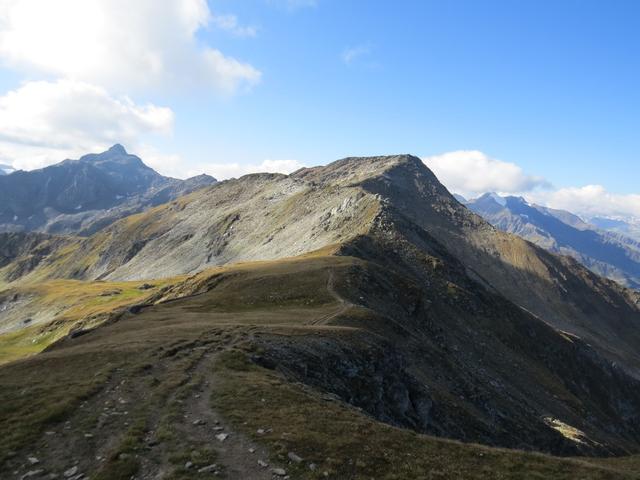 wir haben den Pazolastock verlassen und wandern nun auf dem Gratweg