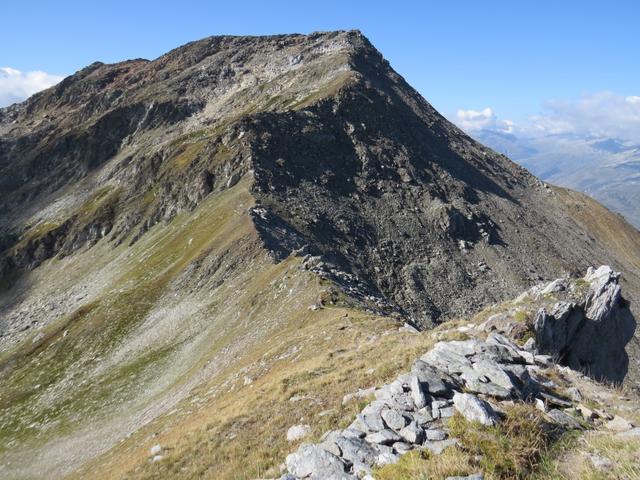 wir bleiben auf dem Grat und wandern ein kurzes Stück hinunter zur Martschallücke