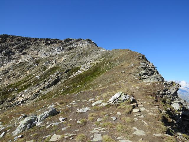 der Weg ist nun, wenn überhaupt schlecht markiert...