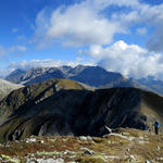 sehr schönes Breitbildfoto mit Blick ins Urserental, Fellilücke, Pazolastock und in die Surselva