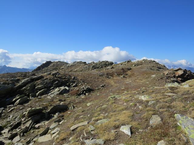 wir haben den breiten Grat vom Rossbodenstock bei Punkt 2828 m.ü.M. erreicht