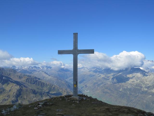 beim grossen Gipfelkreuz vom Rossbodenstock 2838 m.ü.M.