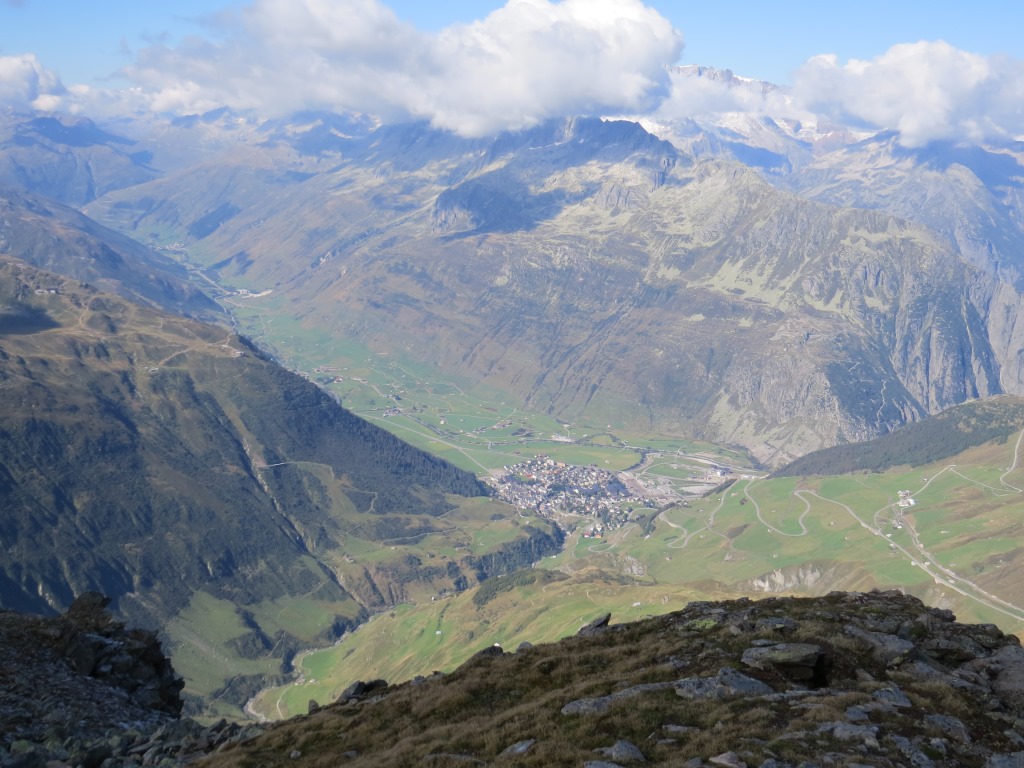 Tiefblick ins Urserental mit Andermatt