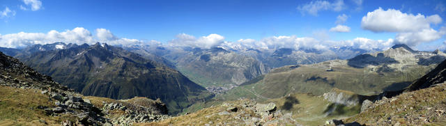 sehr schönes Breitbildfoto mit Pizzo Centrale, Unteralp, Gemsstock, Urserental und Andermatt