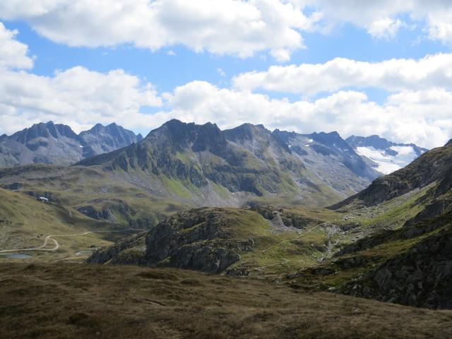 Blick ins Val Maighels, Maighelshütte und Maighelsgletscher