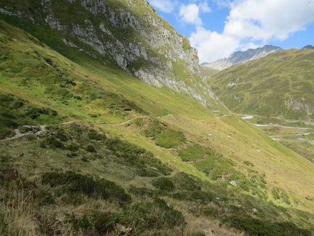 bei Punkt 1994 m.ü.M. mit Blick auf den Oberalppass