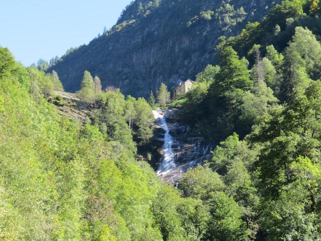 der kleine Wasserfall des Ri della Valle di Prato, oberhalb von Monte die Predee