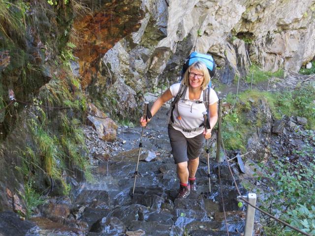 es ist nicht möglich durch diese Schlucht zu laufen, ohne Nass zu werden