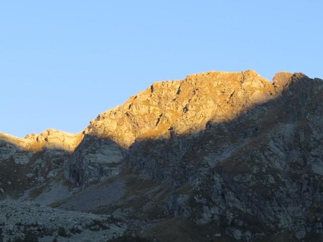 Blick auf die gegenüberliegende Talseite des Val di Prato, zum Pizzo Rüscada