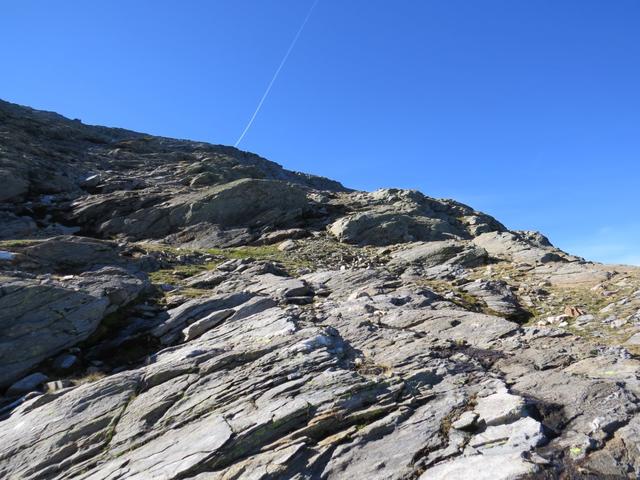 der Bergweg ist weiterhin gut markiert, trotzdem muss man immer auf den Weg achten