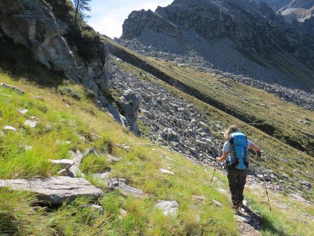 mit Blick Richtung Passo di Redòrta geht es nun leicht abwärts ins Valle di Pertüs