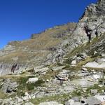 Blick zurück und hinauf zum Übergang auf dem Westgrat der Corona di Redòrta 