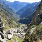 nach der Mittagsrast nehmen wir den Abstieg nach Sonogno unter die Füsse