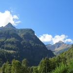 Blick zurück zum Couloir mit der winzigen Lücke in der Felsbarriere. Was, dort oben waren wir tatsachlich?