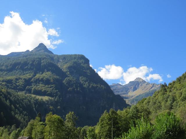 Blick zurück zum Couloir mit der winzigen Lücke in der Felsbarriere. Was, dort oben waren wir tatsachlich?