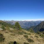 Blick von Corte di Cima 1917 m.ü.M. auf die Tessiner Bergwelt