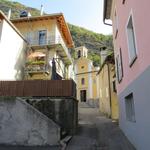 von der Busstation Giumaglio folgen wir der Wegweiserangabe "Capanna Spluga", ins Dorf hinein