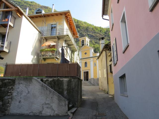 von der Busstation Giumaglio folgen wir der Wegweiserangabe "Capanna Spluga", ins Dorf hinein