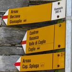 Wegweiser bei Punkt 381 m.ü.M. Unsere heutige Wanderung wird uns zur Capanna Alpe Spluga führen
