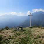 ...geht es weiter aufwärts zum Kreuz und zur Aussicht von Arnau 1108 m.ü.M.