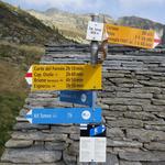 Wegweiser bei der Capanna Alpe Spluga 1838 m.ü.M.